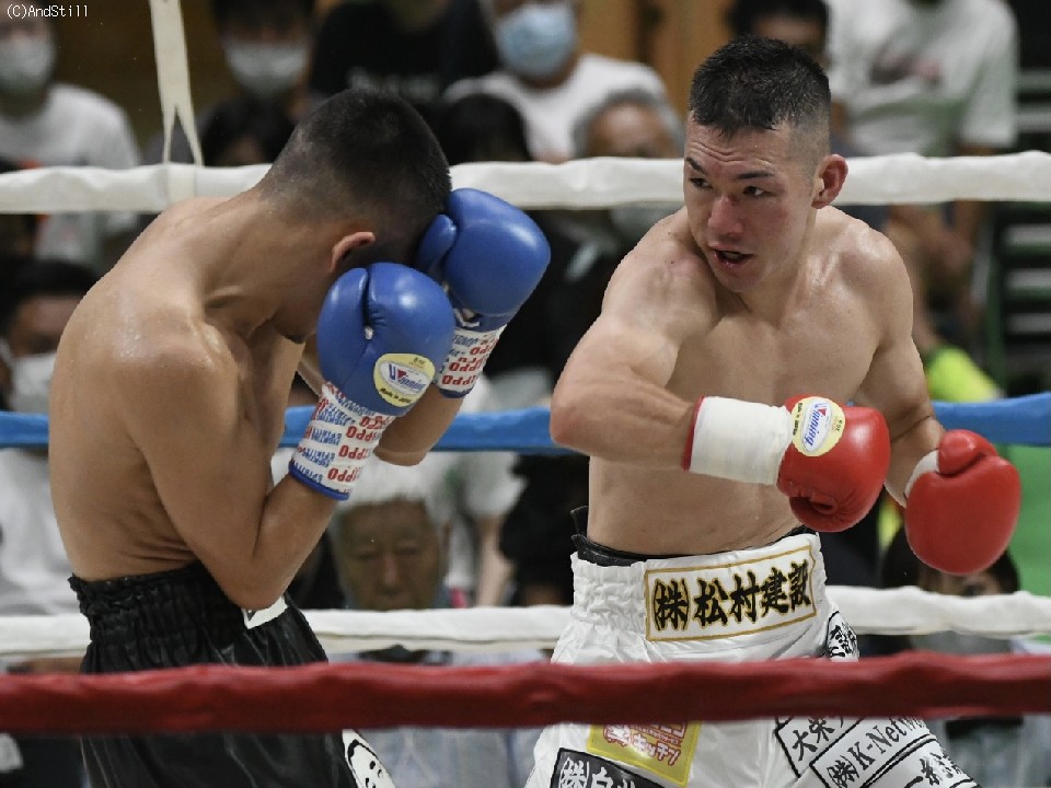 �E:���{�M�V(�O���[���c�_)�̉E�t�b�N���q�b�g