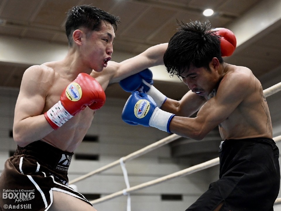 左:加納陸(大成)が攻め立てた