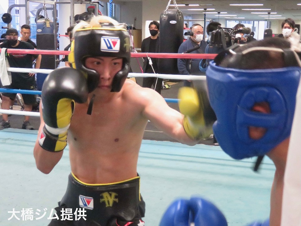 �o���^����3�c�̓���܂�1����