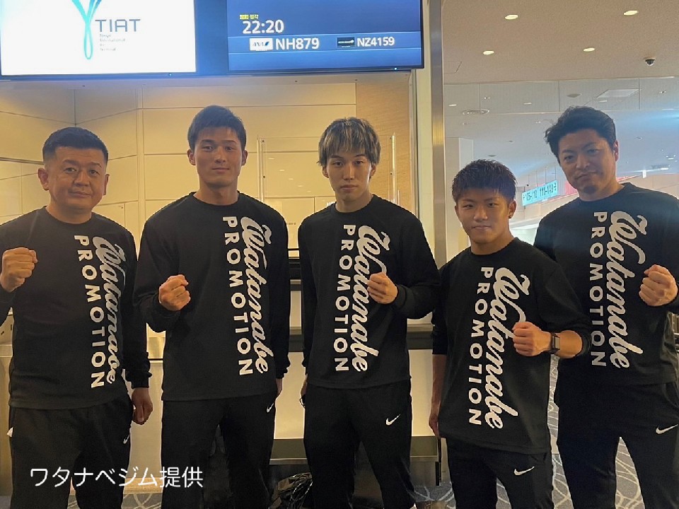 ���^�i�x�W���̎O��ƕx�{���I�[�X�g�����A�֏o��