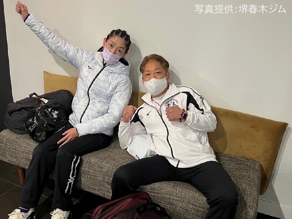 �G�n�ɏ�荞�񂾉��c���q(��t��)