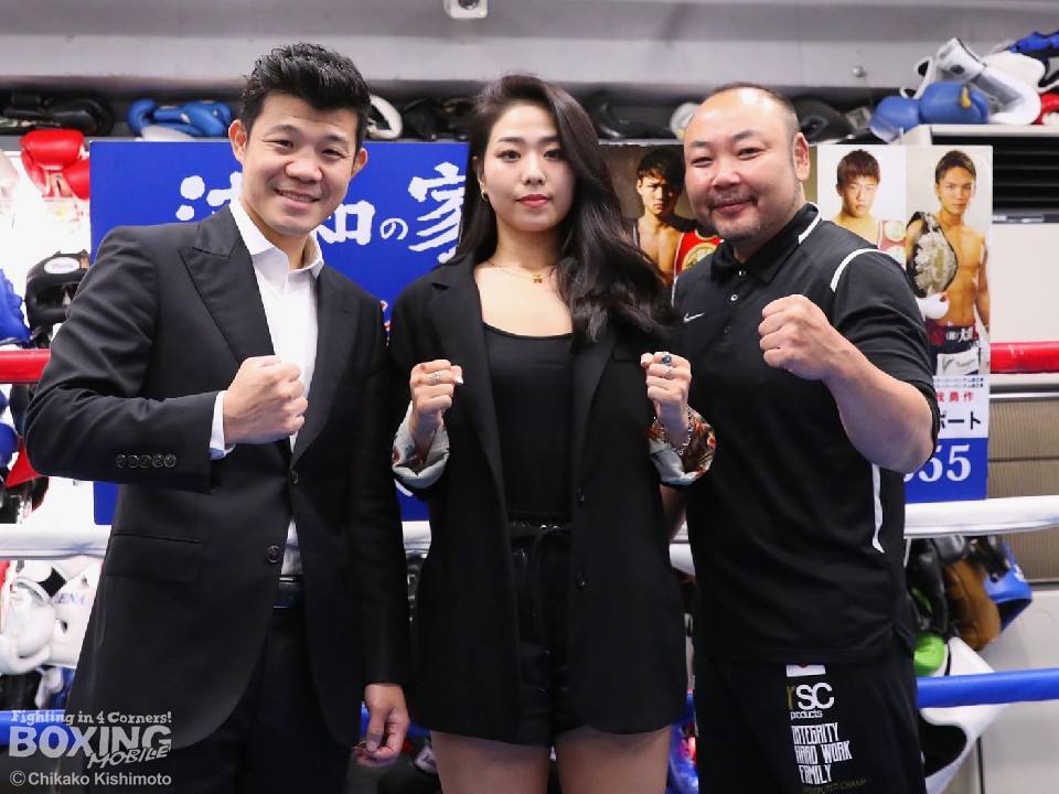 ��{���K(���^�i�x)���M������