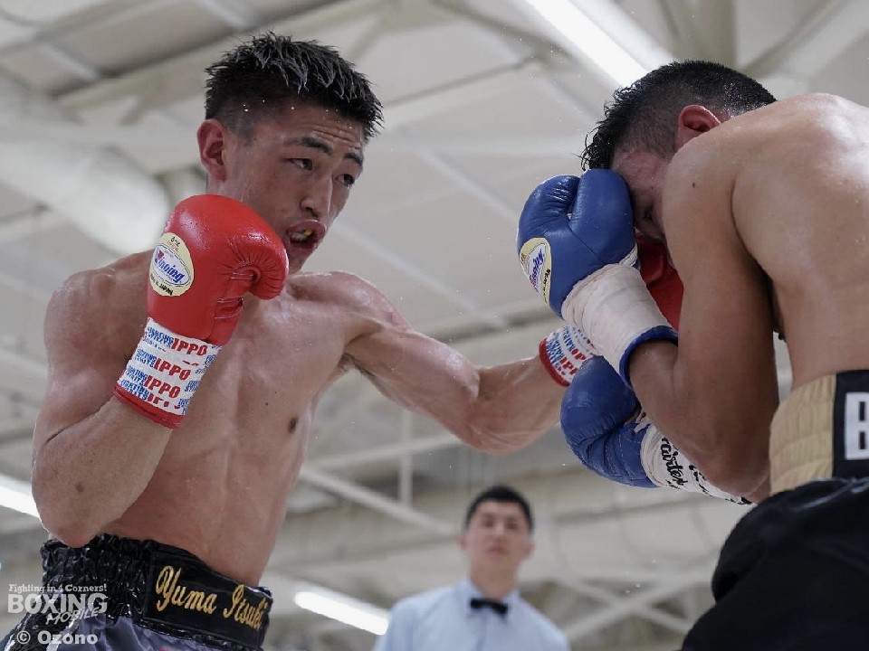 左:大橋哲朗(真正)が攻め立てた