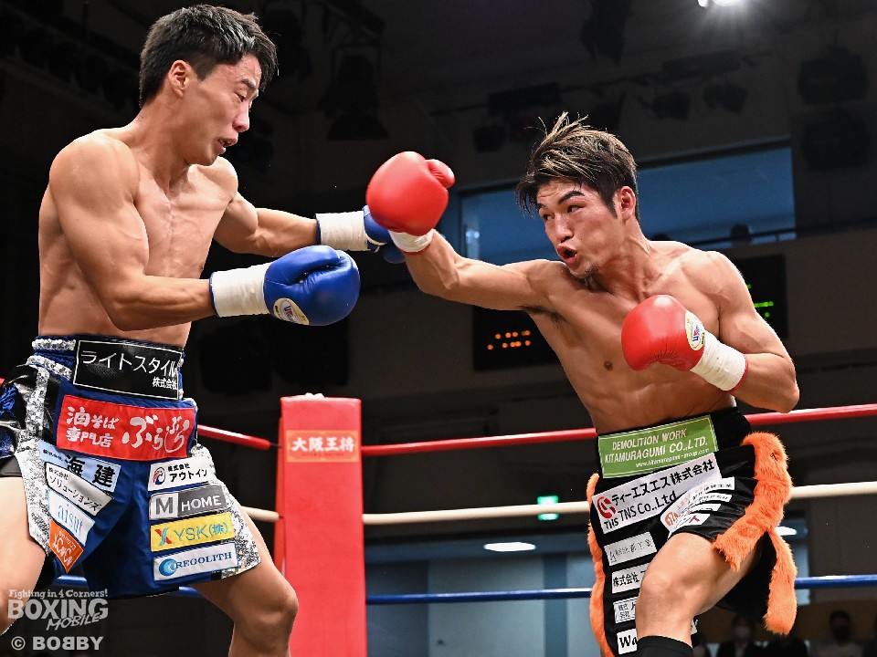 ���C�g���ŋ�����҂�����!