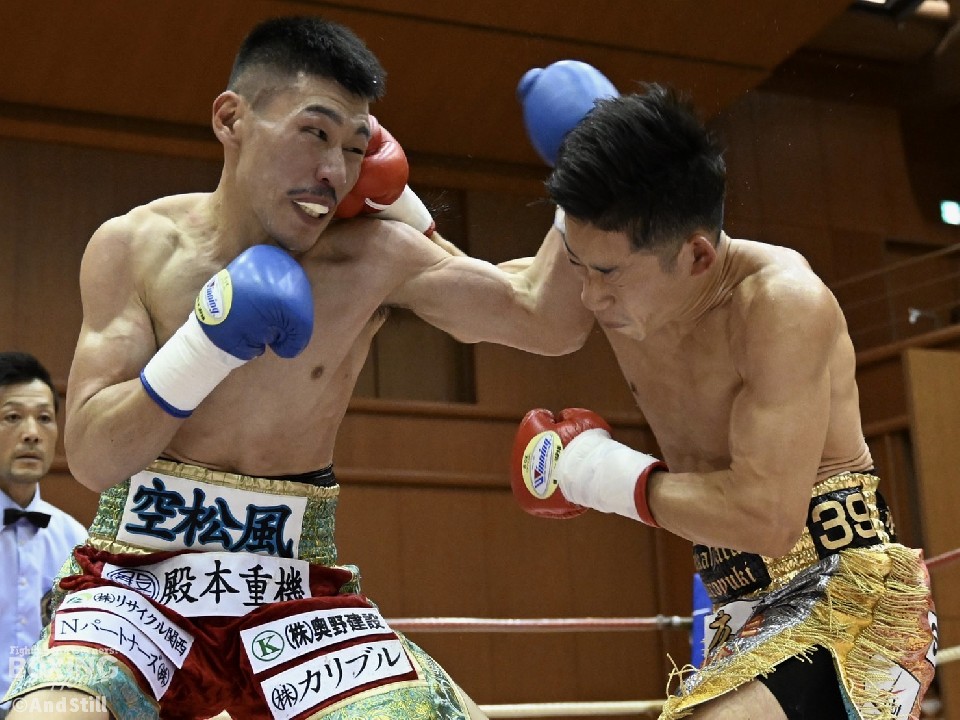 勝ち名乗りを挙げたのは?