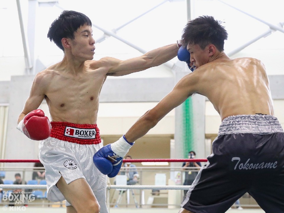 �l���s��1�N�Ԃ�̃{�N�V���O���s