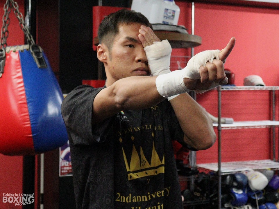 50戦38勝(22KO)11敗(1KO)1分