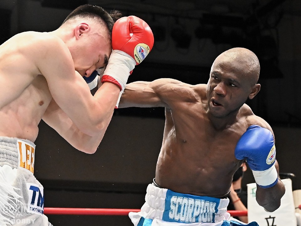 ナイジェリア輸入ボクサーが初見参