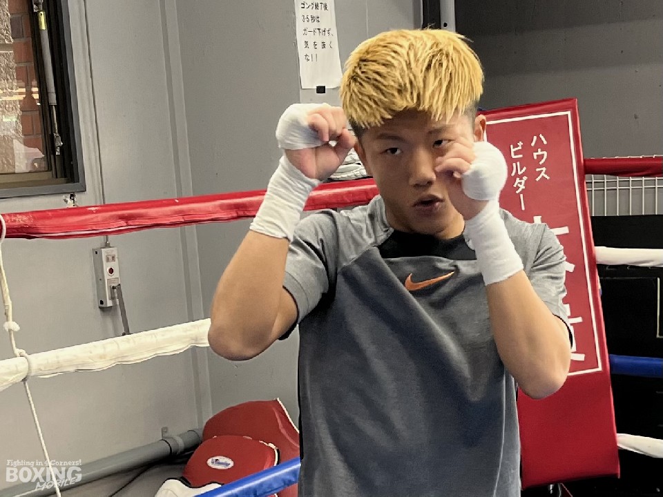 �⎟�N�����E�֌����ăA�s�[��!