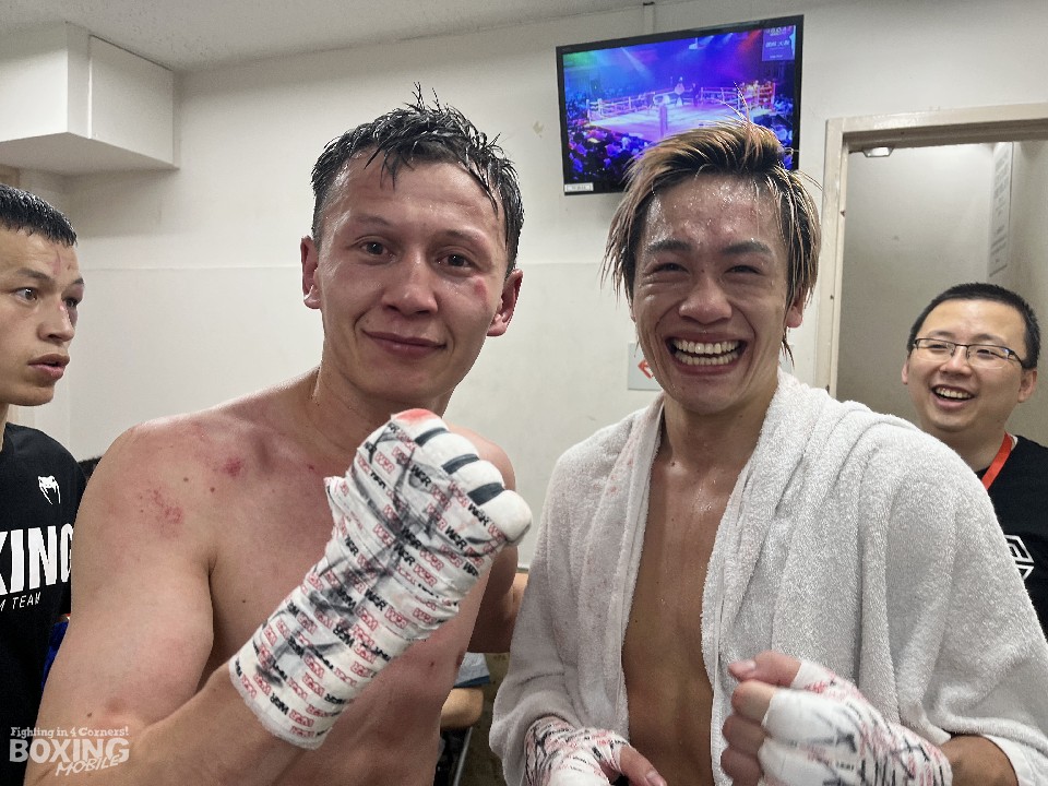 互いの健闘を称え合った。