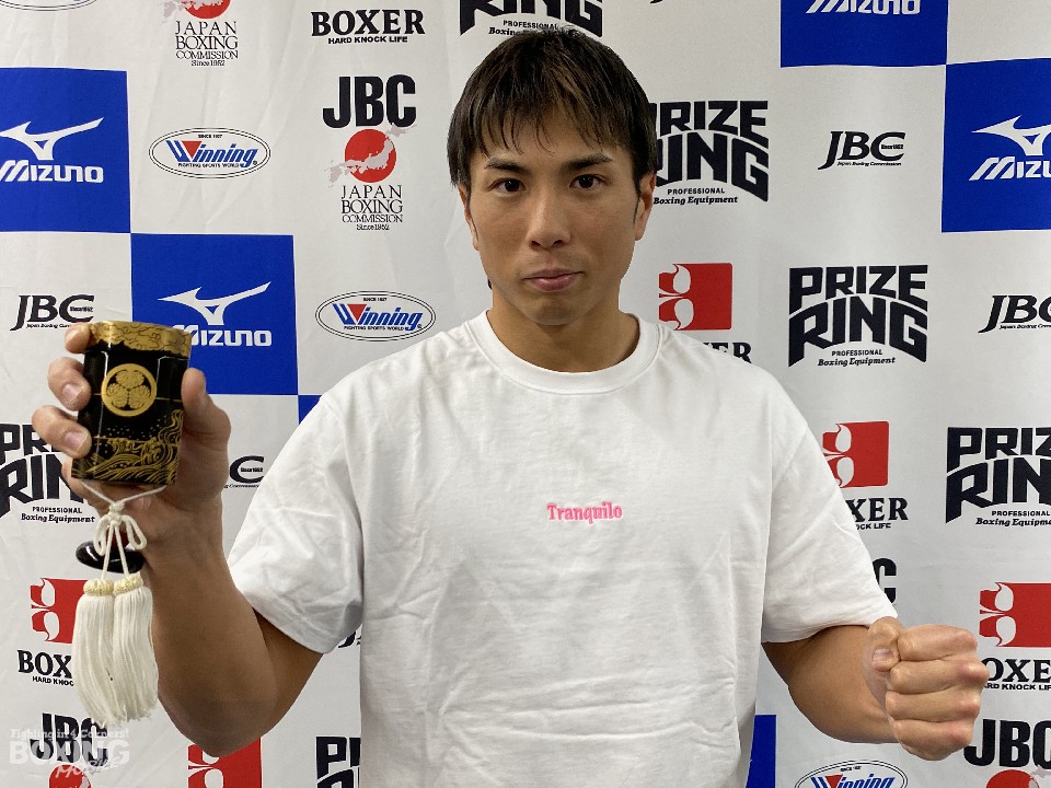 印籠を手にデビュー戦勝利を目指す