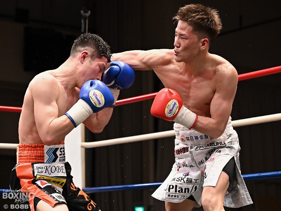 右:村地翼(駿河男児)の右!