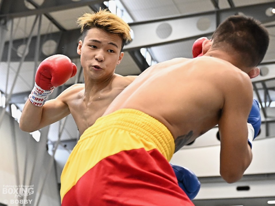 佐野遥夢(LUSH)が攻め立てる