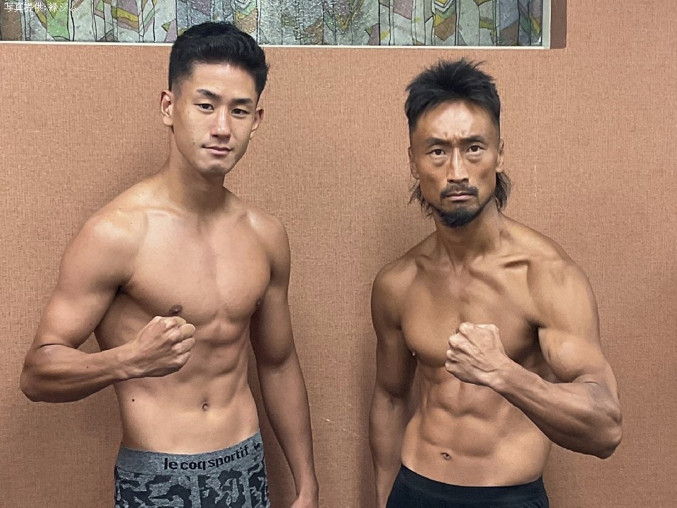 左:英豪(緑)がデビュー戦