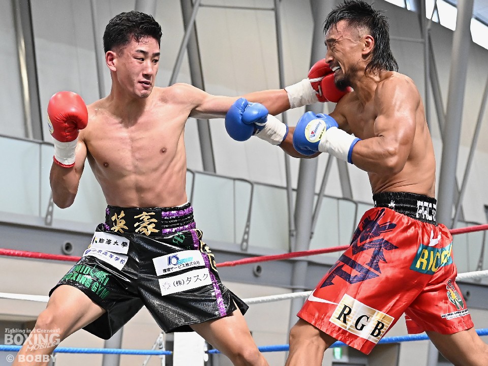 左:英豪(緑)の左がヒット!