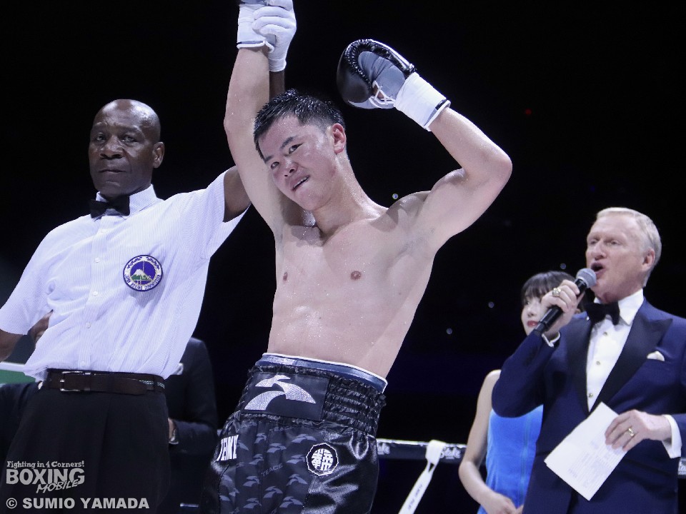 プロ2戦目はダウンを奪って完勝!