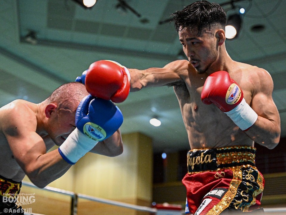 �떓����(�O��)���U�ߗ��Ă�