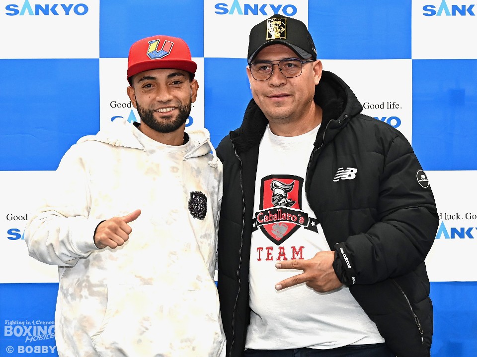 �y���X�ɃG�X�g���[�_�̎Q�d�����̓T�|�[�g!