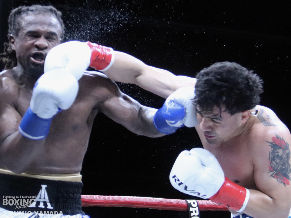 �}���`�l�Xvs�A���[��